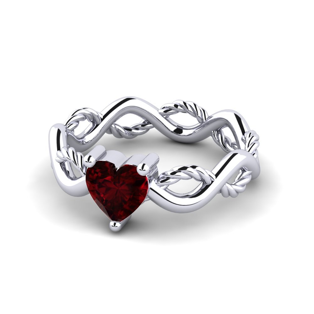 Garnet Ring Assieve