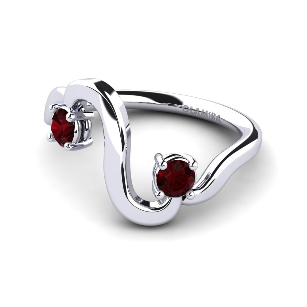 Garnet Ring Dorilla