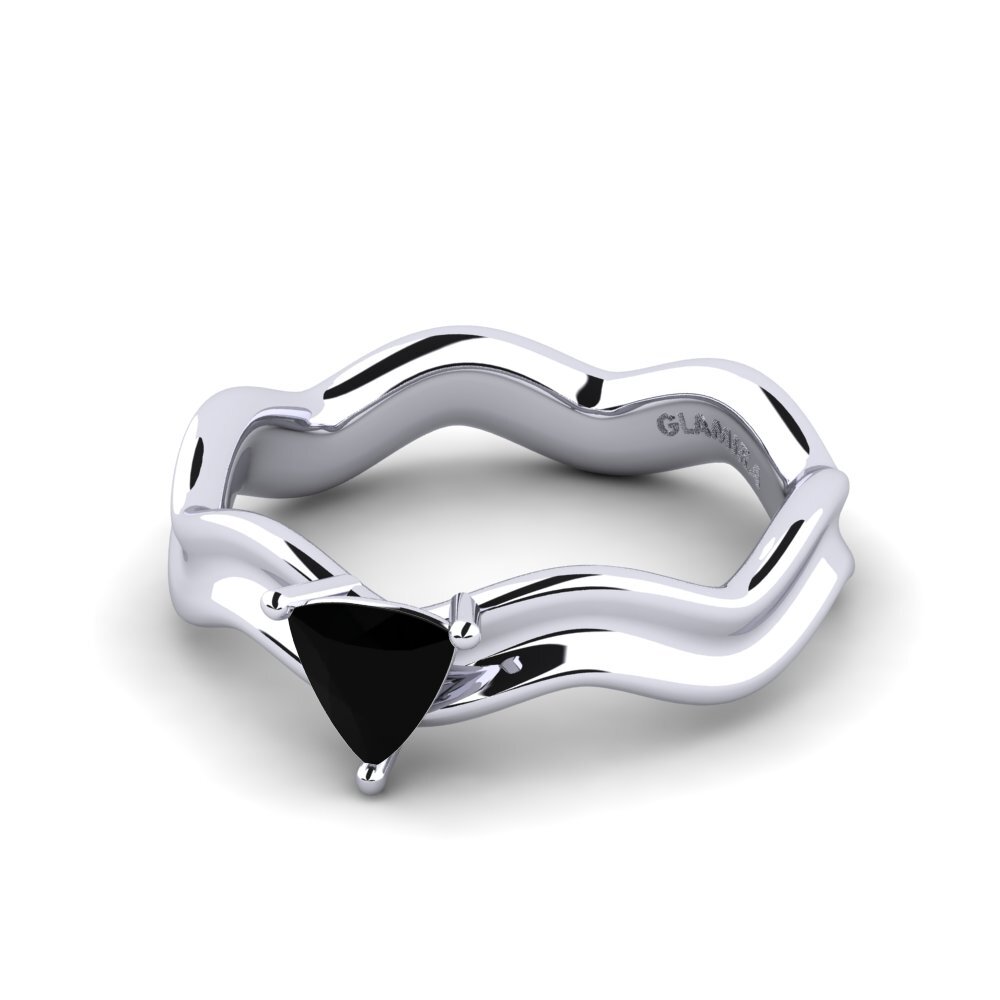 Trillion Black Sapphire Engagement Ring Gungtes - Trillion